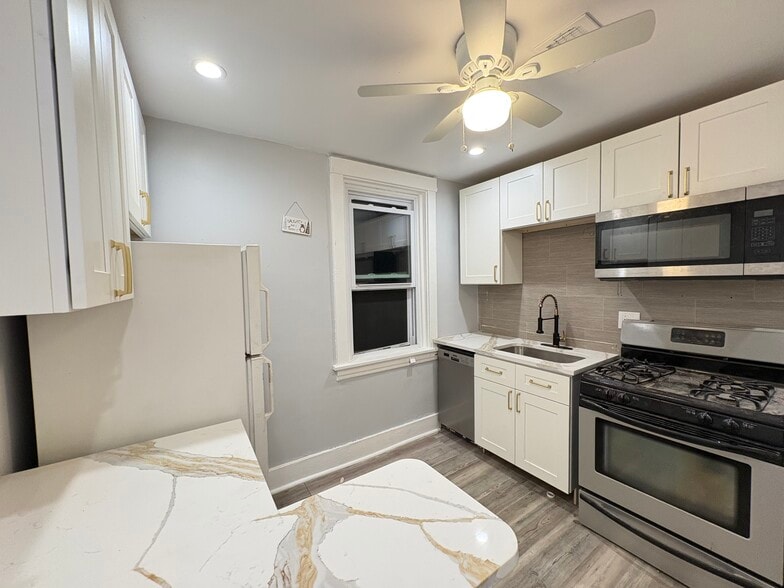 Building Photo - 5836 Phillips Ave