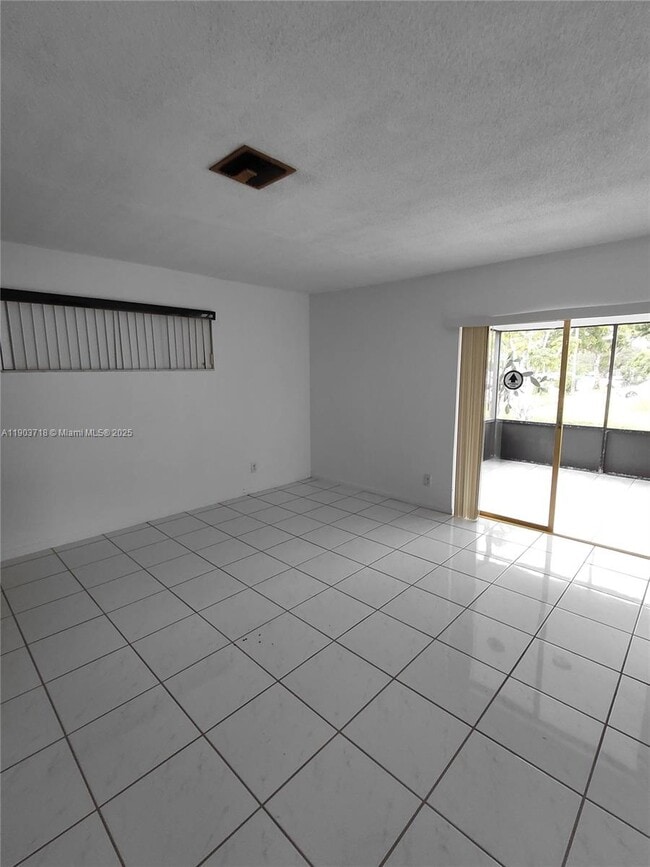 Building Photo - 5115 W Park Rd