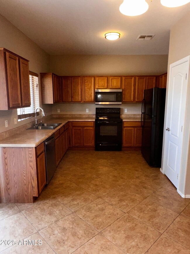 Building Photo - 36113 N Mirandesa Dr