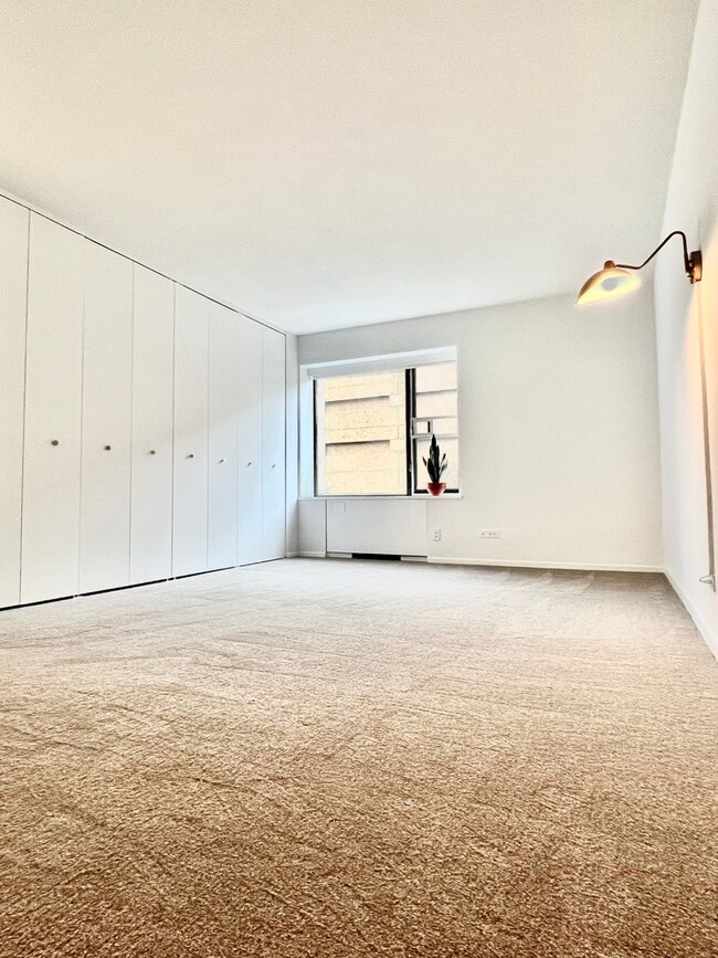 Building Photo - Newly Renovated 2bd/2ba Dwtn Condo!