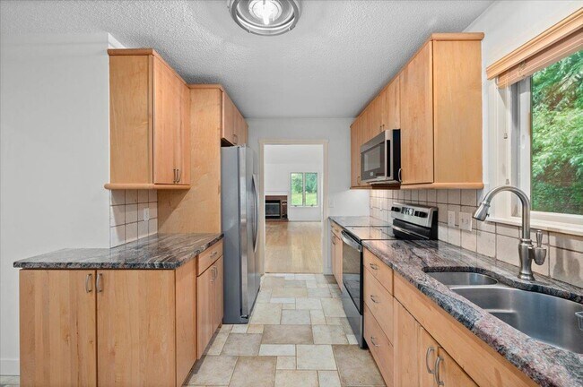 Building Photo - 605 Heritage Hills