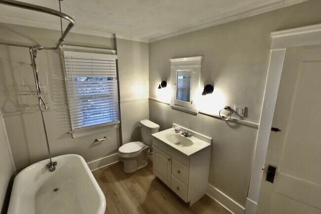 Building Photo - 316 Grand Ave