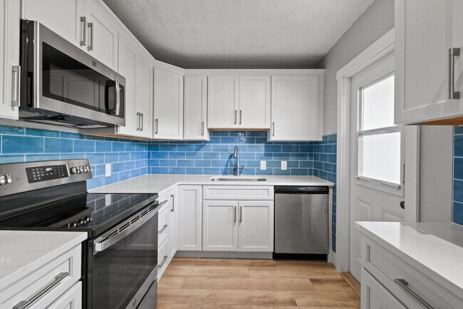 Building Photo - 225 S Beach Rd