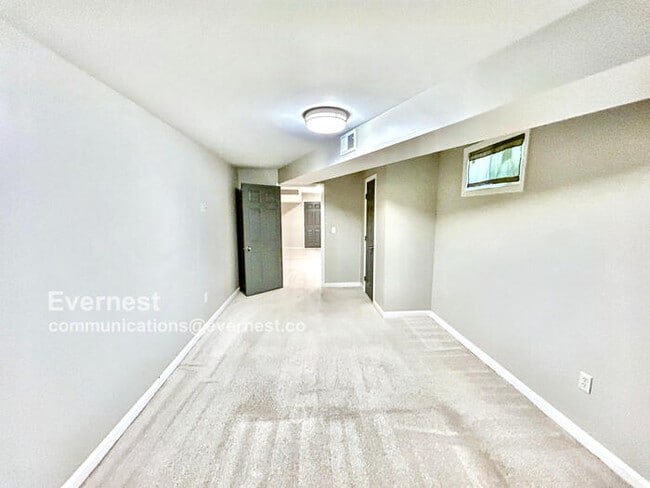 Building Photo - 1584 Camelot Cir