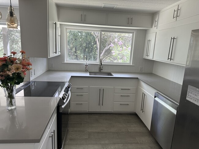 Building Photo - 5979 Meadow Ln