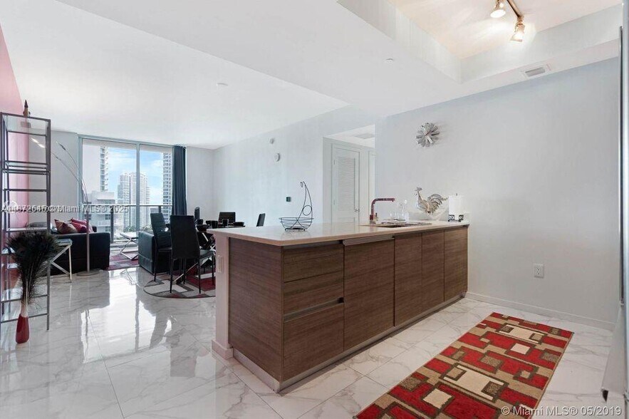 Building Photo - 1100 S Miami Ave