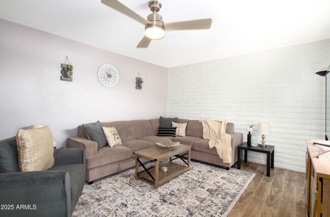 Building Photo - 1411 E Broadmor Dr