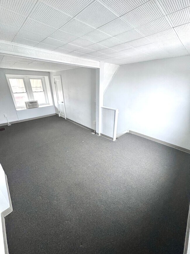 Building Photo - THREE Bedroom/ONE Bath Row Home