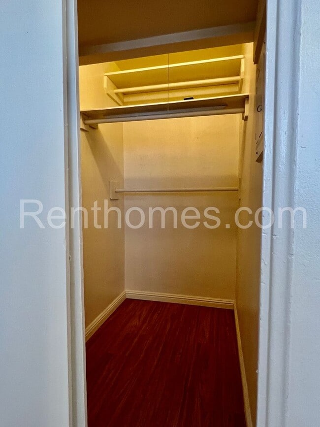 Building Photo - 3821 Meade Ave