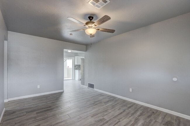 Building Photo - This Cute and Cozy 4 Bed, 2 Bath Home is Available now!!