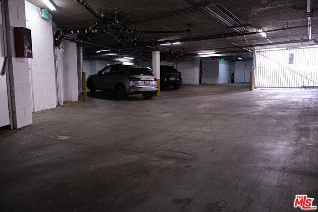 Building Photo - 842 11th St