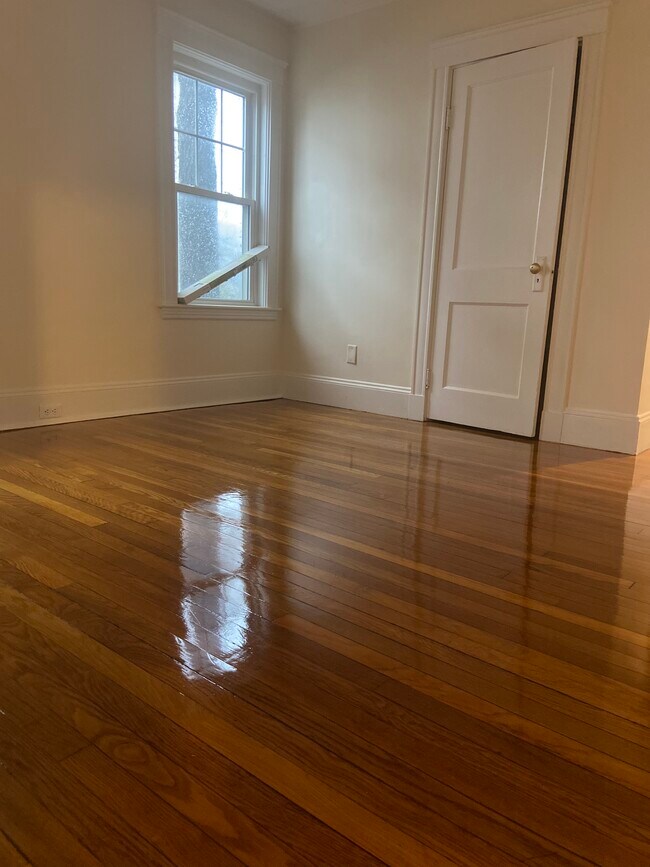 Building Photo - 4 Fairlawn Ave