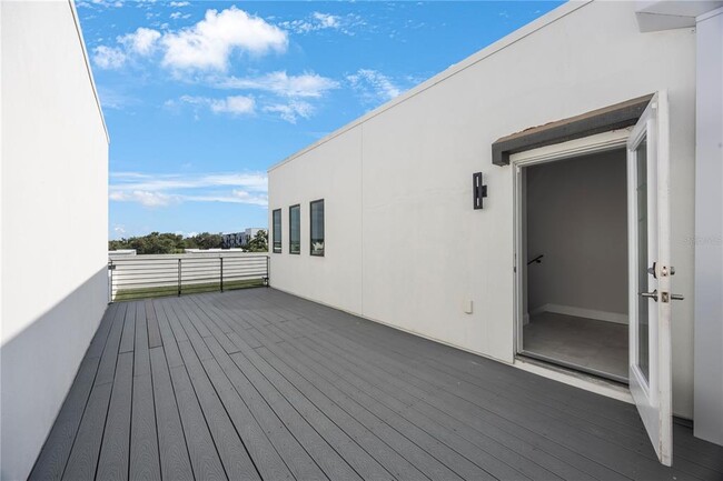 Building Photo - 1330 W Gray St