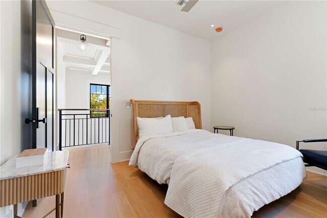 Building Photo - 319 W Frances Ave