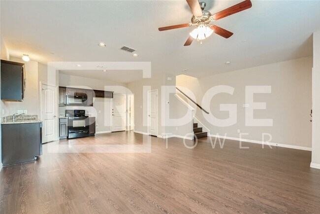 Building Photo - 1313 Lakecrest Ln