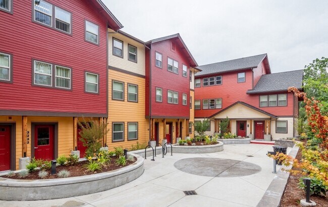 Building Photo - The Oaks at 14th