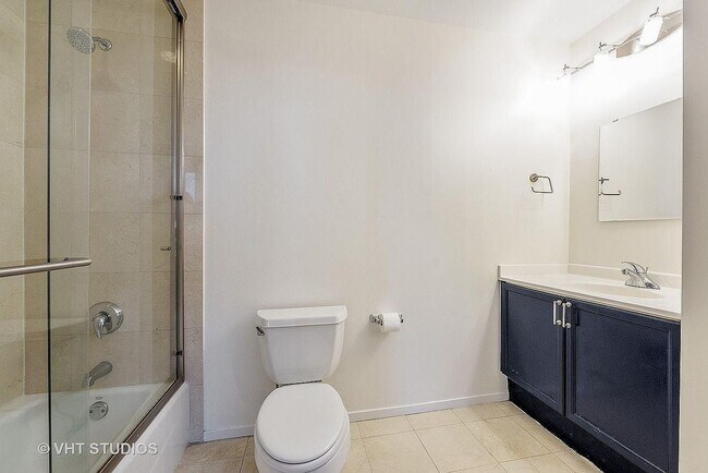 Building Photo - 600 N Kingsbury St