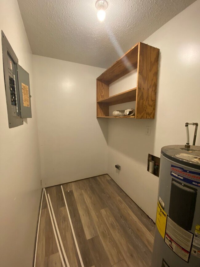 Building Photo - 217 Osborne St