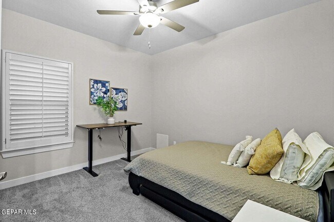 Building Photo - 2621 Maria Casas St