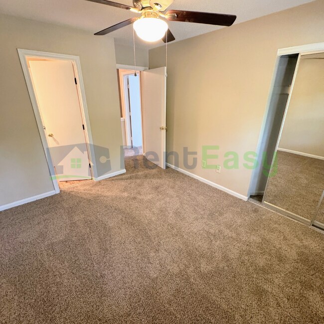Building Photo - 401 Henley Ct
