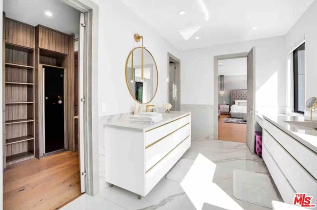 Building Photo - 13812 Cumpston St