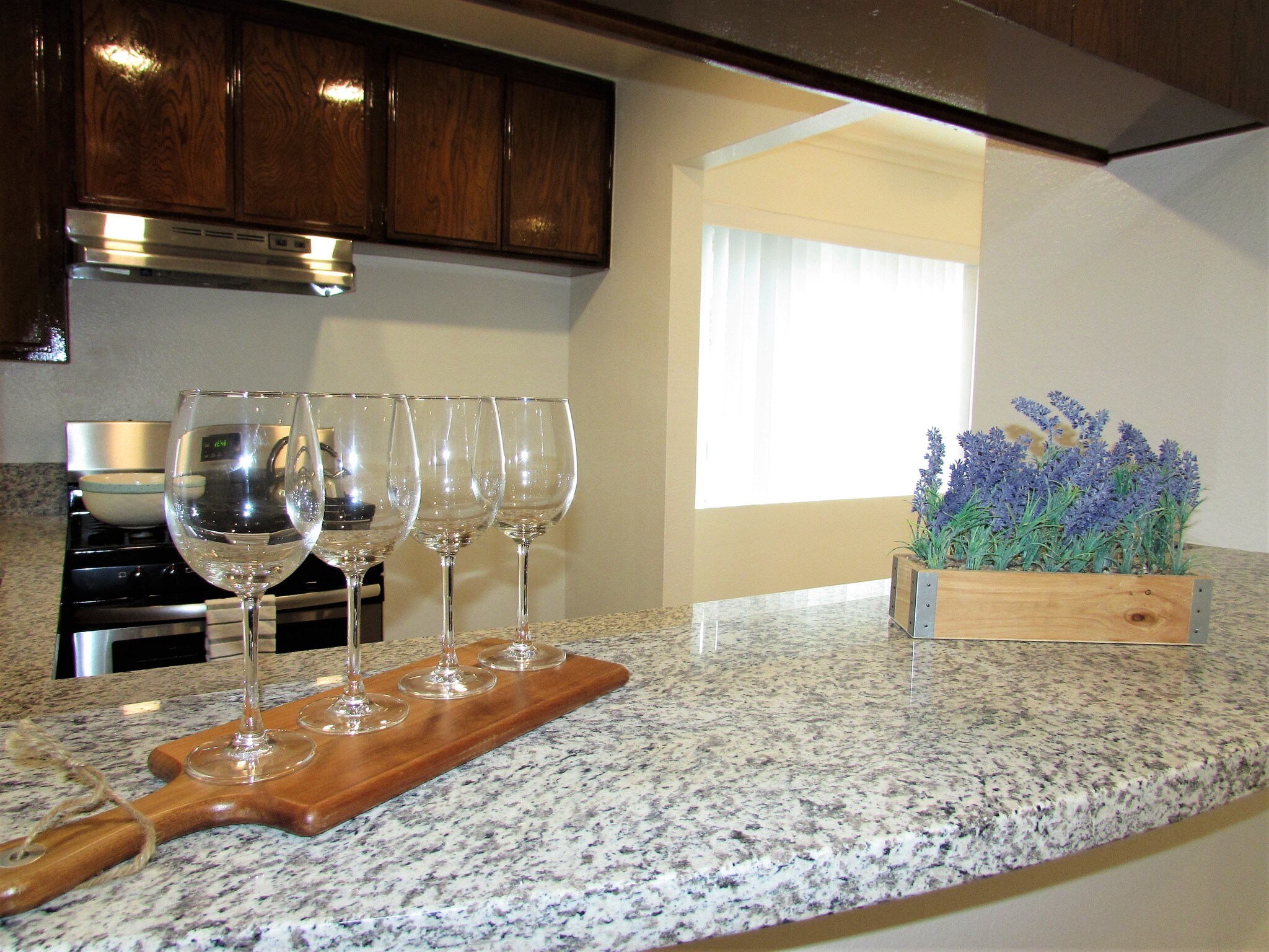 Building Photo - 557 W Stocker St