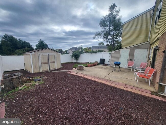 Building Photo - 24 Hollybrooke Dr