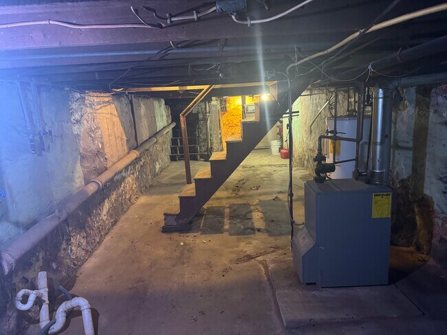 Building Photo - 1015 Birch St