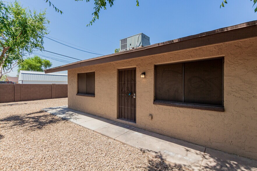 Building Photo - 1815 E Sheridan St