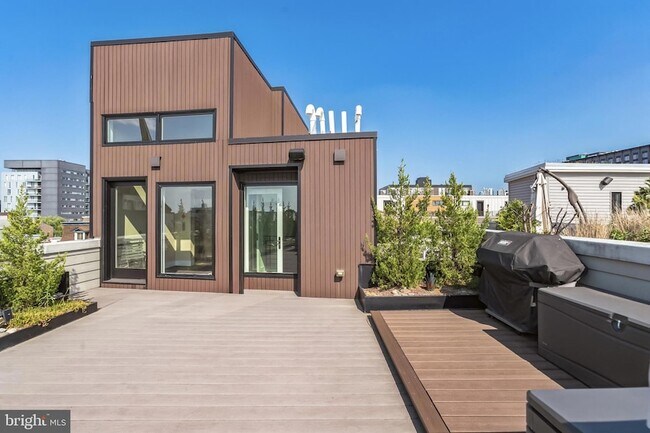 Building Photo - 620 N 3rd St