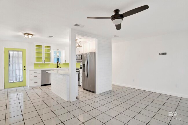 Building Photo - 208 E 22nd Ave