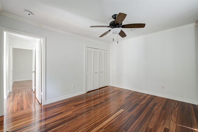 Building Photo - 201 Vanderpool Ln