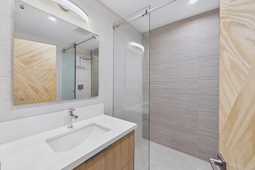 Building Photo - 2282 Whitney Ave