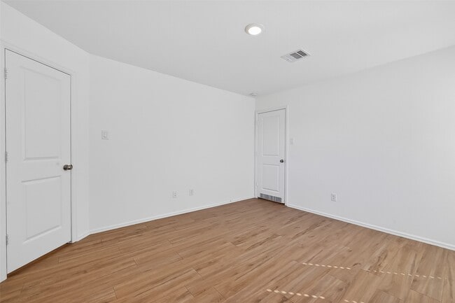 Building Photo - 7402 Clover Chase Dr