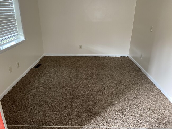 Building Photo - 2738 Dogwood Cir