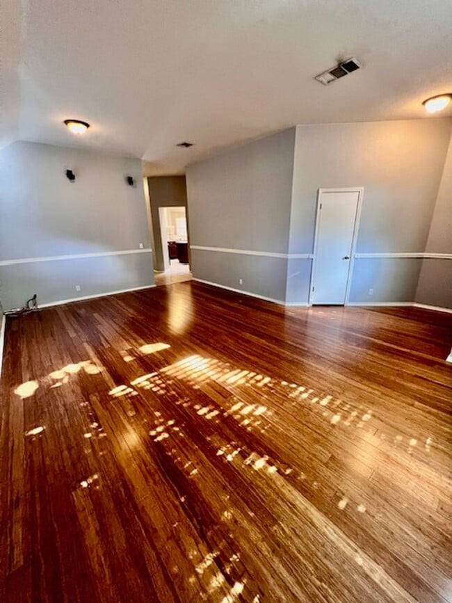 Building Photo - Steeds Crossing / One Story / 3 bedrooms, 2 bath, 2 living / Pflugerville ISD