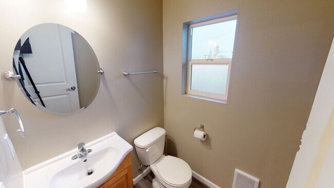 Building Photo - Navy Yard City 3 Bedroom Available for Ren...