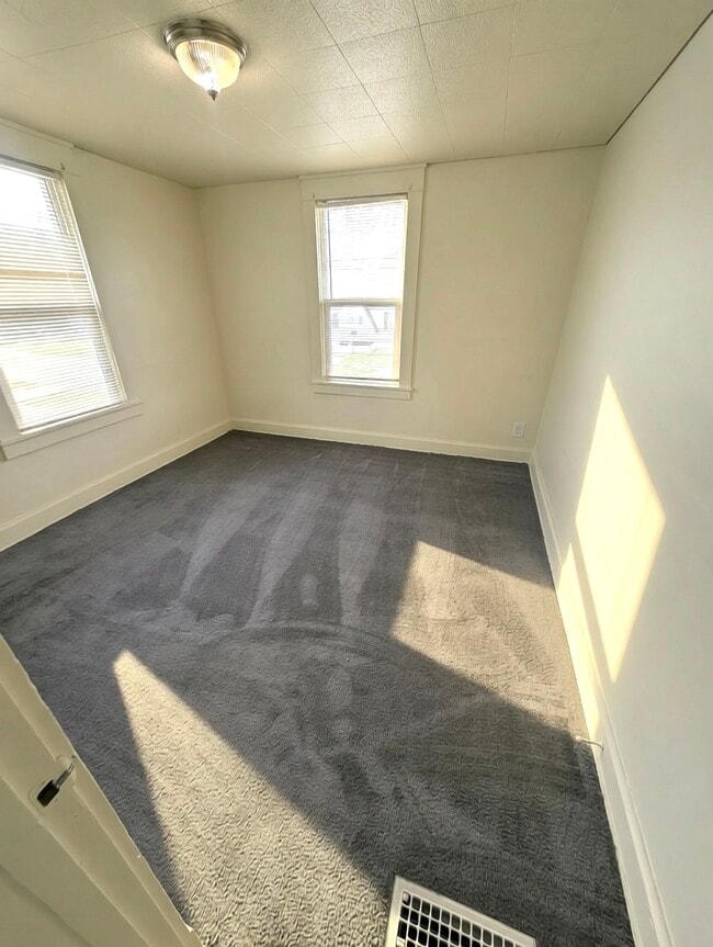 Building Photo - 2442 Gibson St