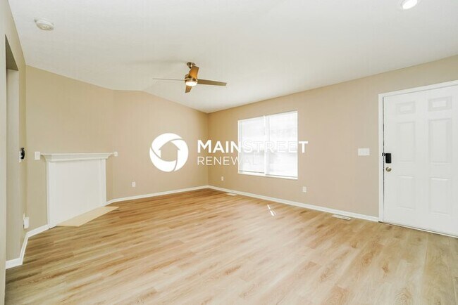 Building Photo - 3 Bedroom Pet-Friendly Home in COLUMBUS, OH with Main Street Renewal