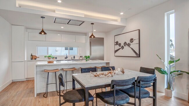 Building Photo - 3154 Curts Ave