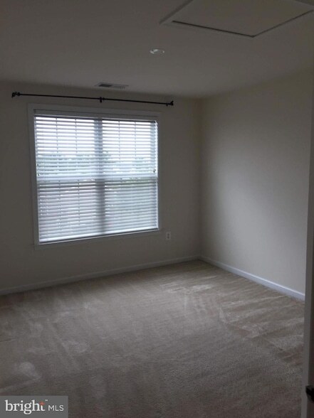 Building Photo - 43165 Barnstead Dr