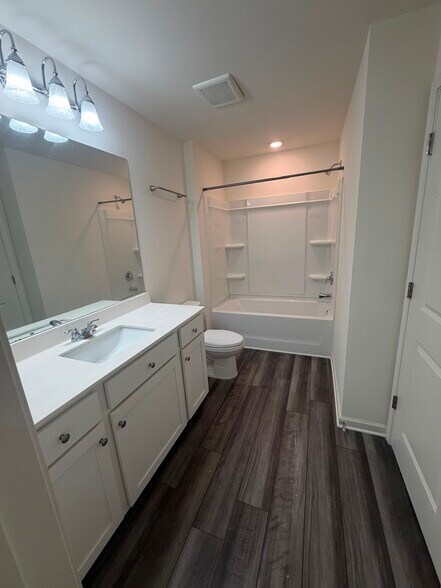 Primary bath - 595 Magnolia Cir