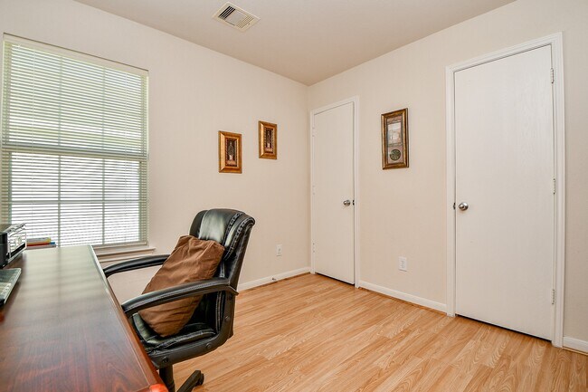 Building Photo - 18114 Waverly Hollow Ln