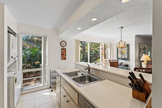 Building Photo - 527 Brackenwood Pl
