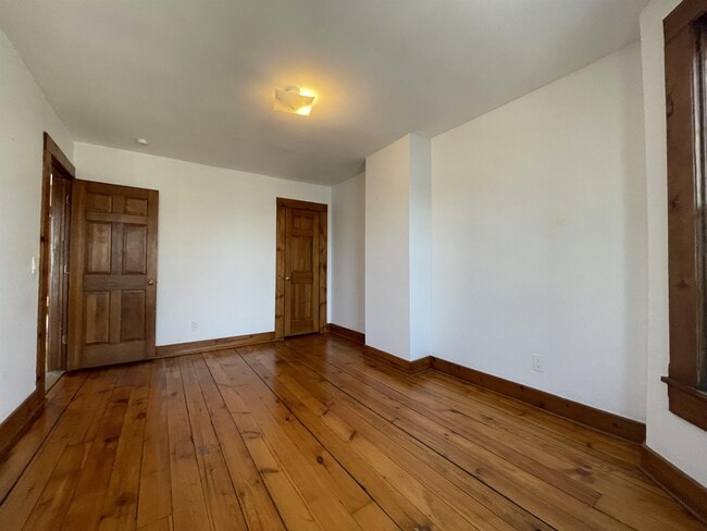 Building Photo - 13 W 33rd St