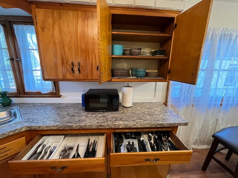 Building Photo - 220 E Wilbur Ave