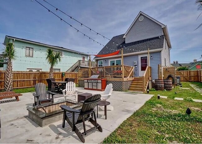 Building Photo - LAVISHLY FURNISHED PIRATE-THEMED OFF-SEASO...