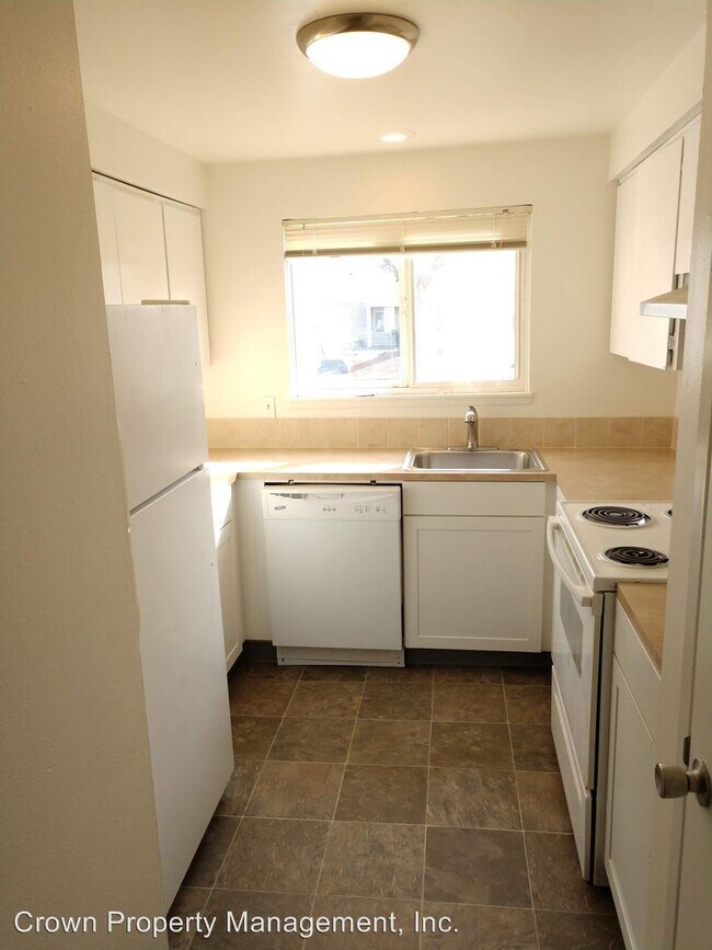 Primary Photo - 3414-3458 30th Ave NE