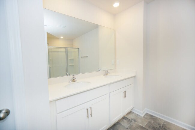Building Photo - 538 King Clover Ln