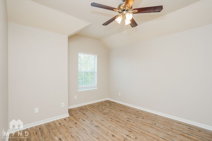 Building Photo - 1003 Summer Wood Blvd